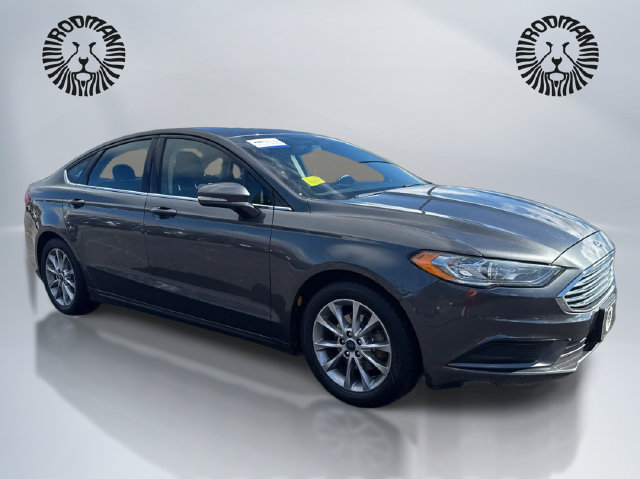 Certified 2017 Ford Fusion SE FWD image 3