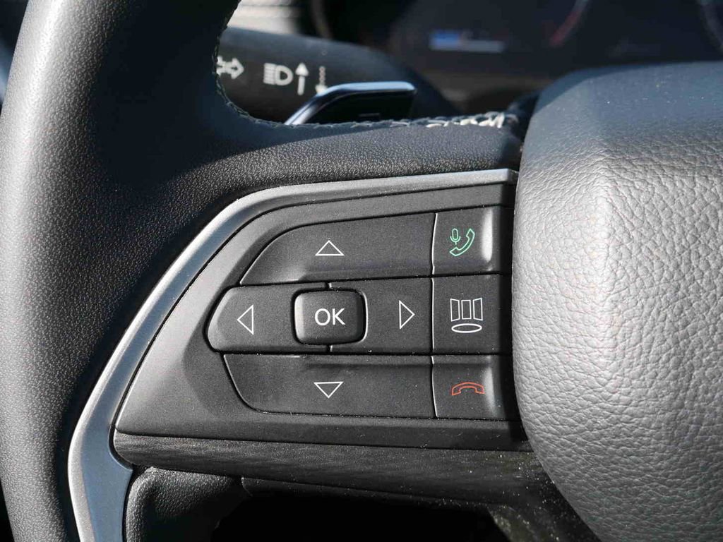 Certified 2024 Jeep Grand Cherokee L Laredo image 37