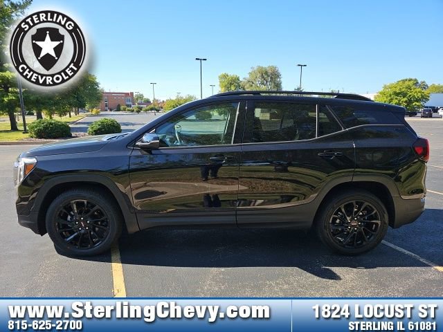 Used 2023 GMC Terrain SLT w/ Elevation Edition image 8