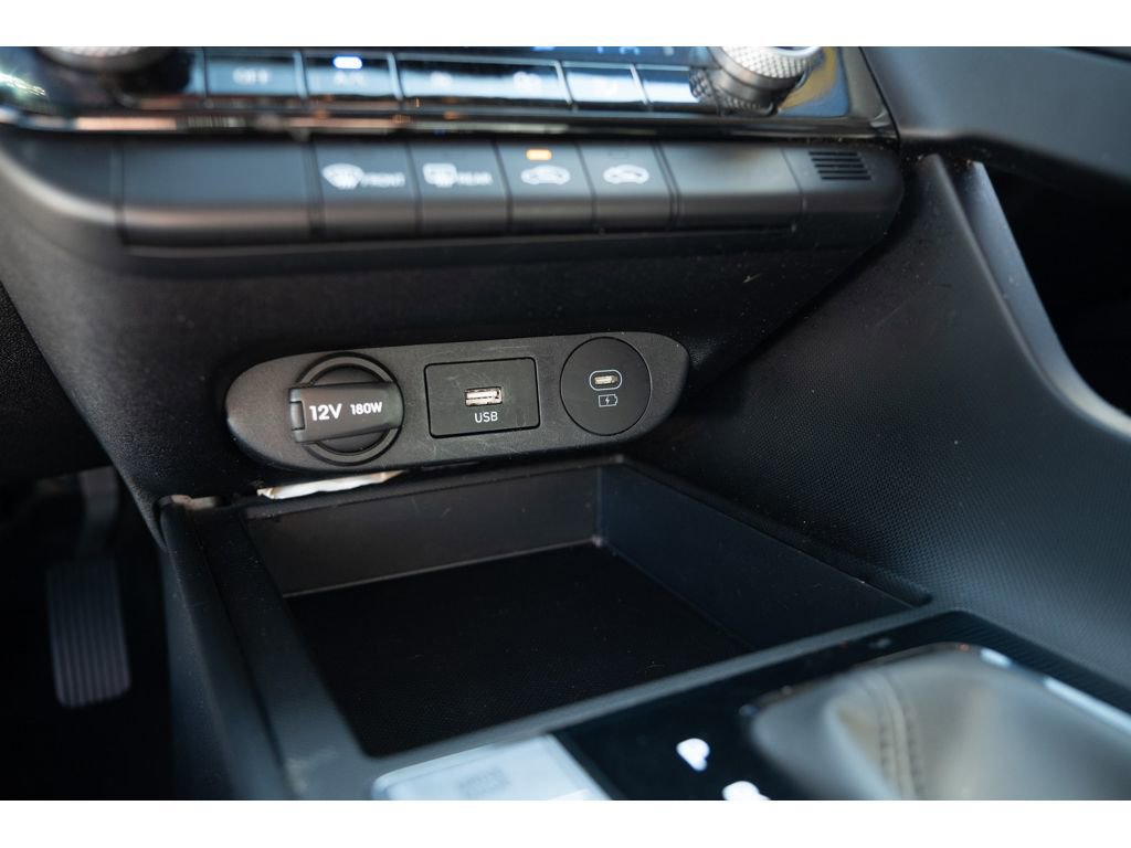 Used 2024 Hyundai Elantra SEL image 25