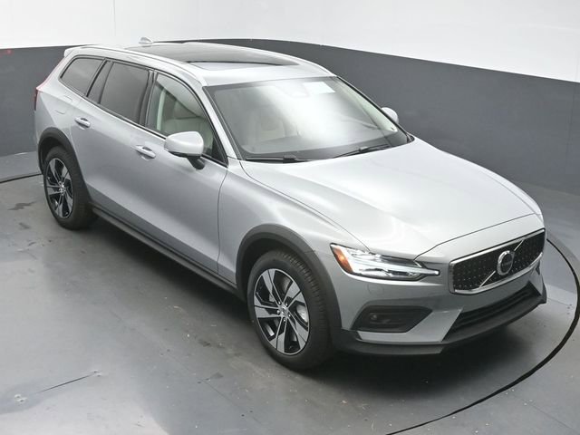 New 2026 Volvo V60 B5 Cross Country Plus w/ Protection Package Premier image 42