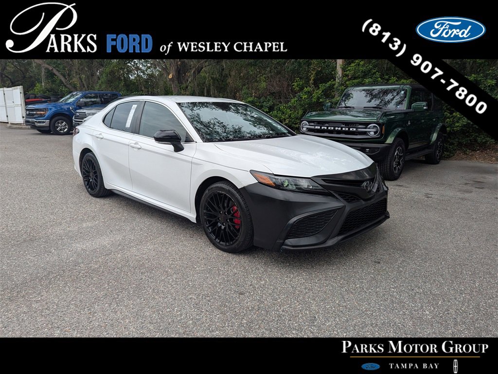 Used 2022 Toyota Camry SE image 1