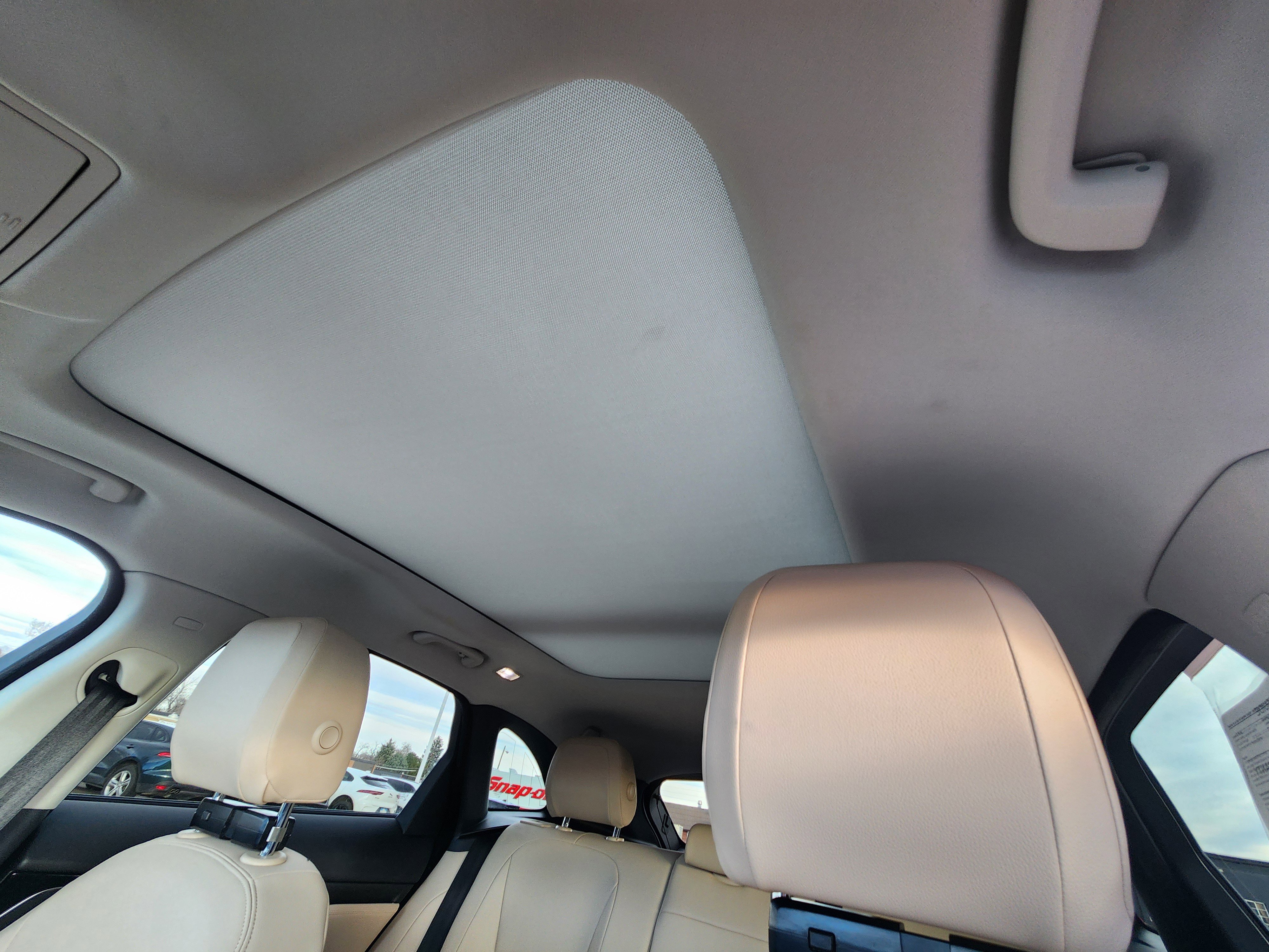 Used 2018 Jaguar F-PACE Premium image 19