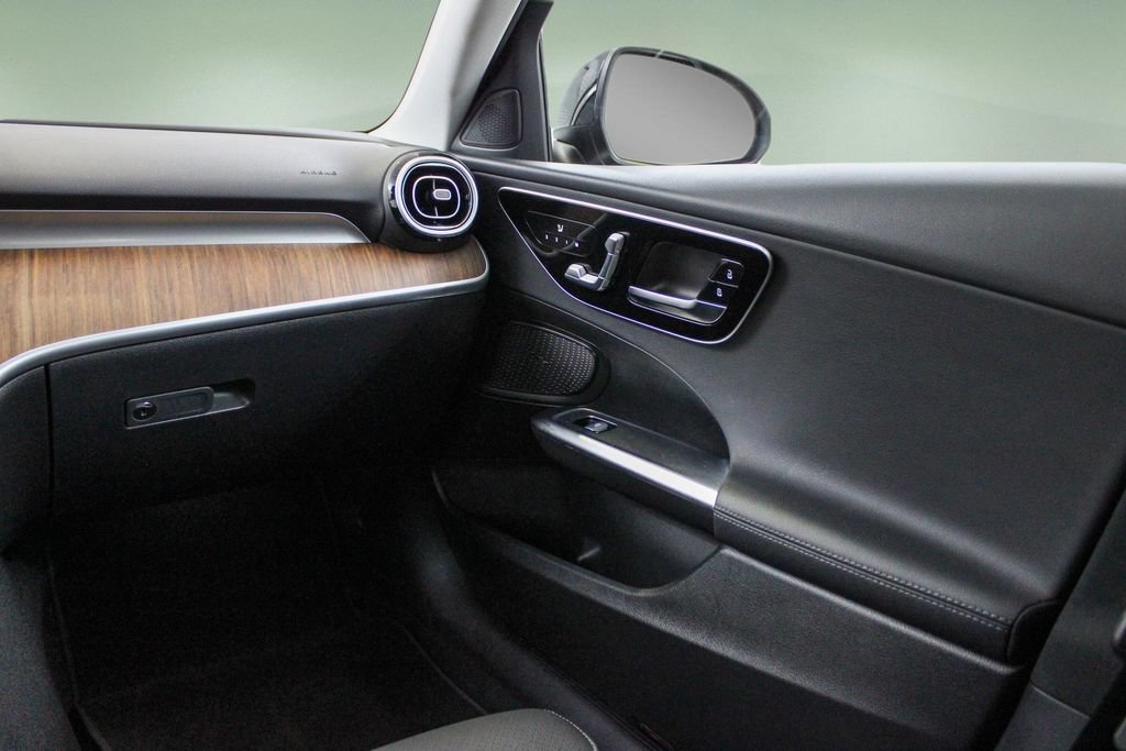 Used 2024 Mercedes-Benz C 300 Sedan image 20