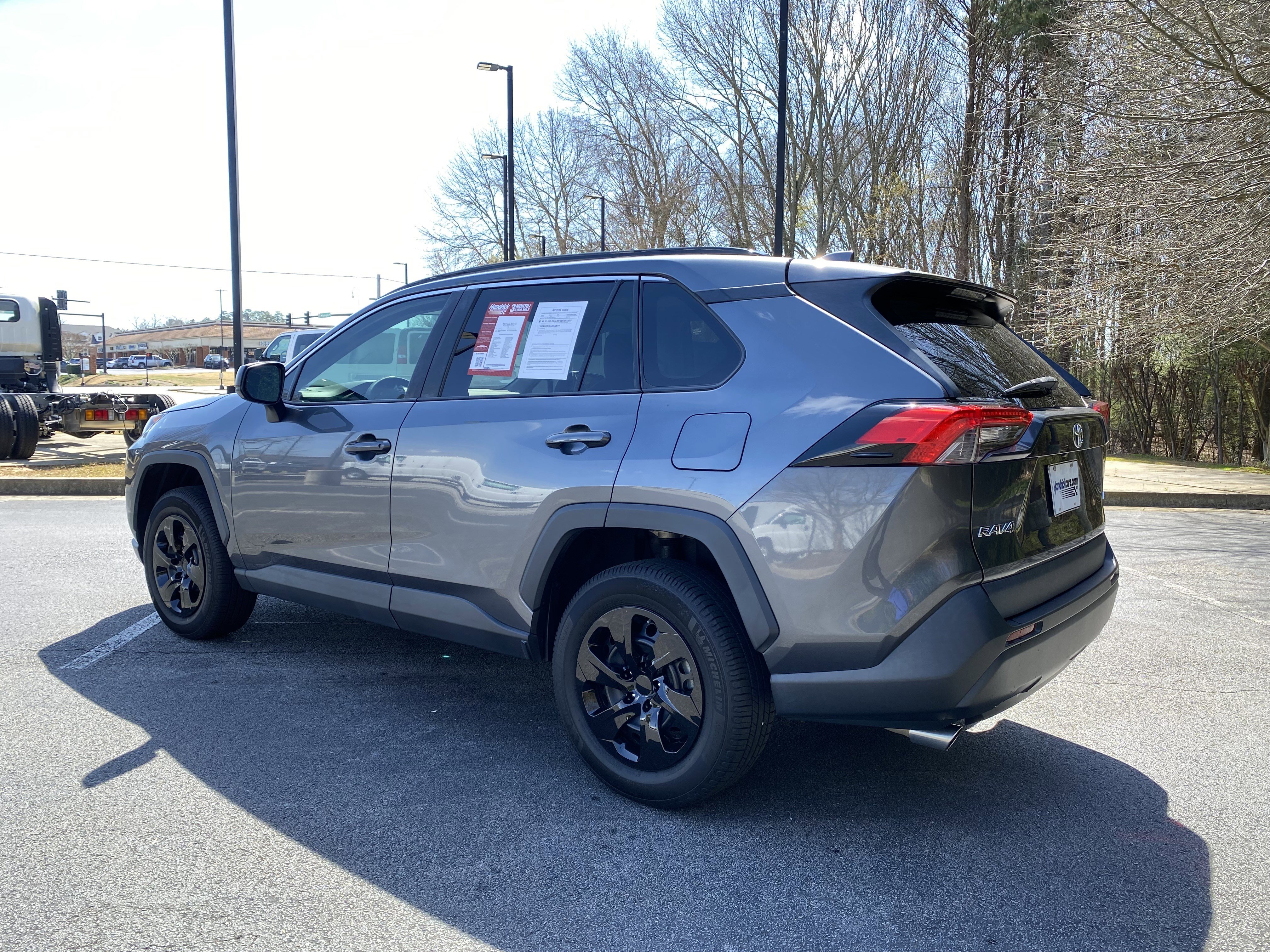 Used 2021 Toyota RAV4 LE image 7