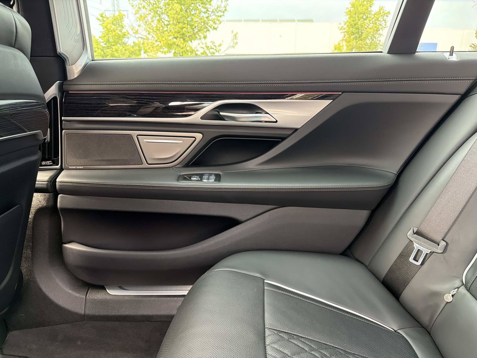 Used 2020 BMW 750i xDrive w/ Executive Package AWD/4WD image 14