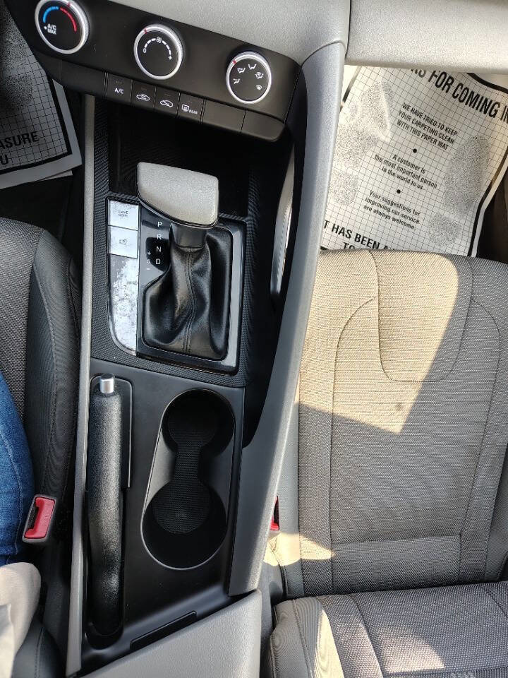 Used 2021 Hyundai Elantra SE image 17