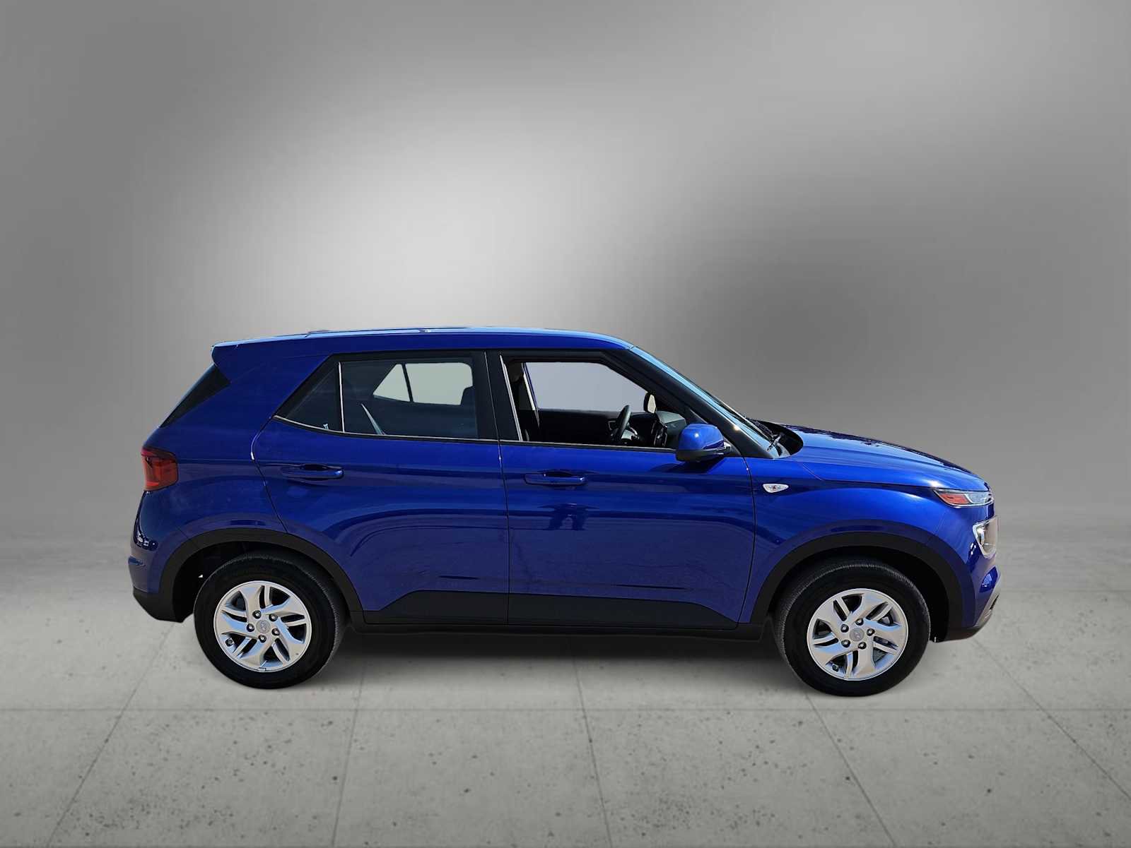 Certified 2025 Hyundai Venue SE image 9