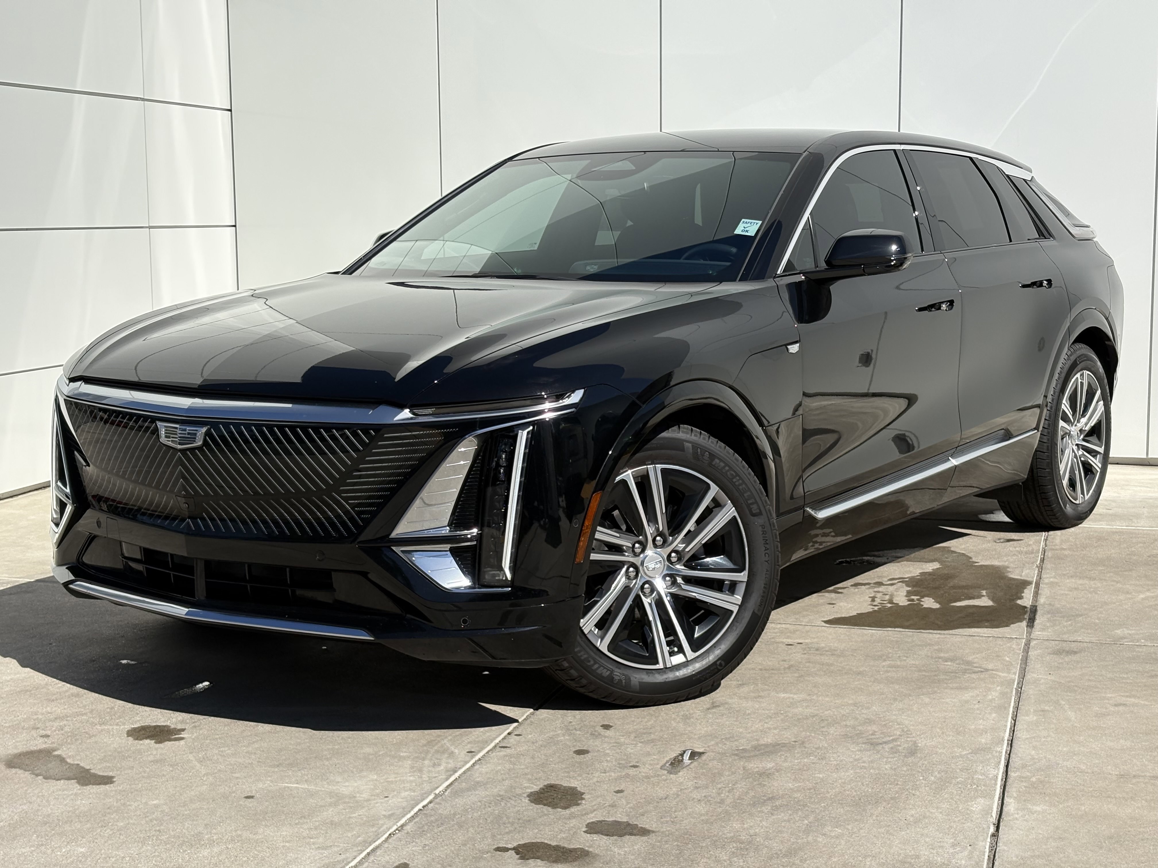 Used 2024 Cadillac Lyriq Luxury w/ LPO, Floor Liner Package image 2