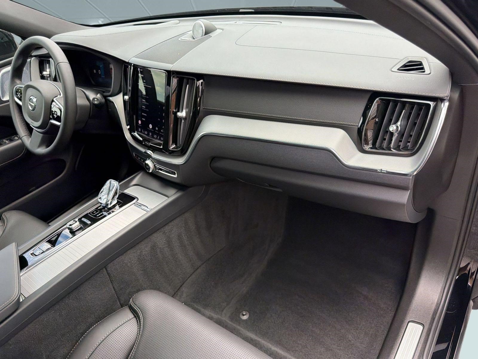 Certified 2024 Volvo XC60 B5 Ultimate AWD/4WD image 29