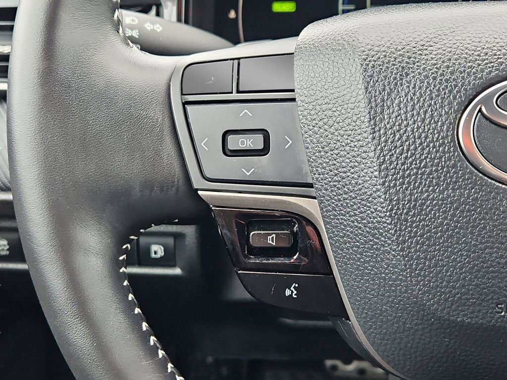 Used 2025 Toyota Camry SE w/ Convenience Package image 24