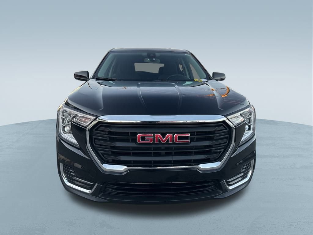 Used 2024 GMC Terrain SLE image 2