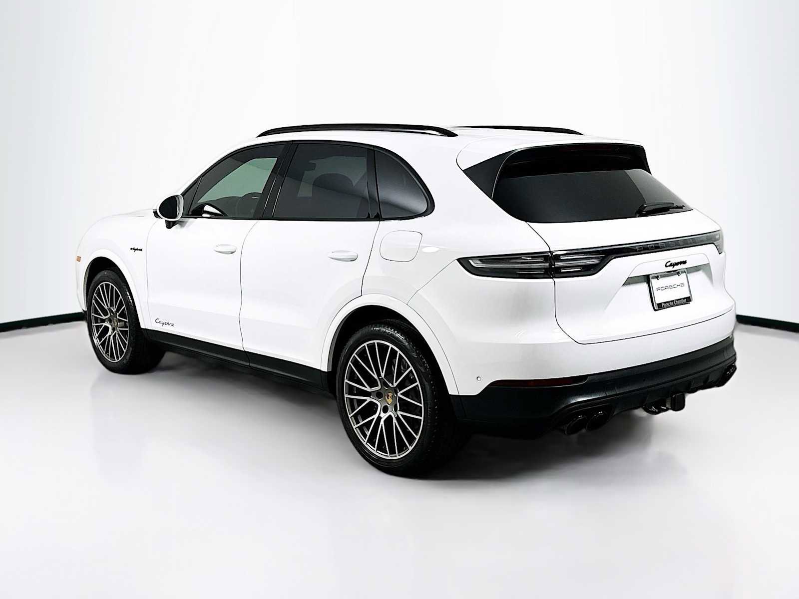 Certified 2022 Porsche Cayenne Platinum Edition AWD/4WD image 3
