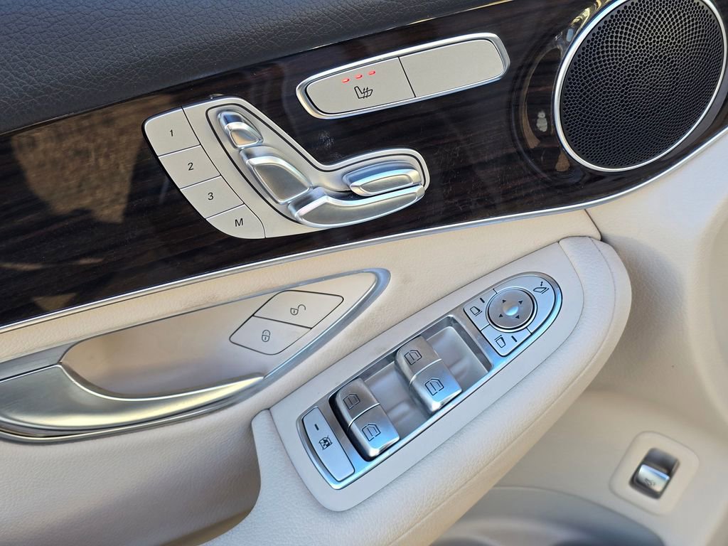 Used 2021 Mercedes-Benz GLC 300 4MATIC image 22