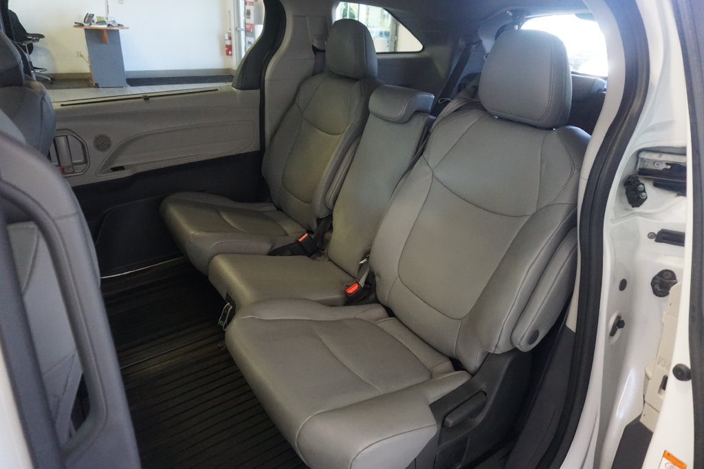Used 2024 Toyota Sienna XLE FWD image 22