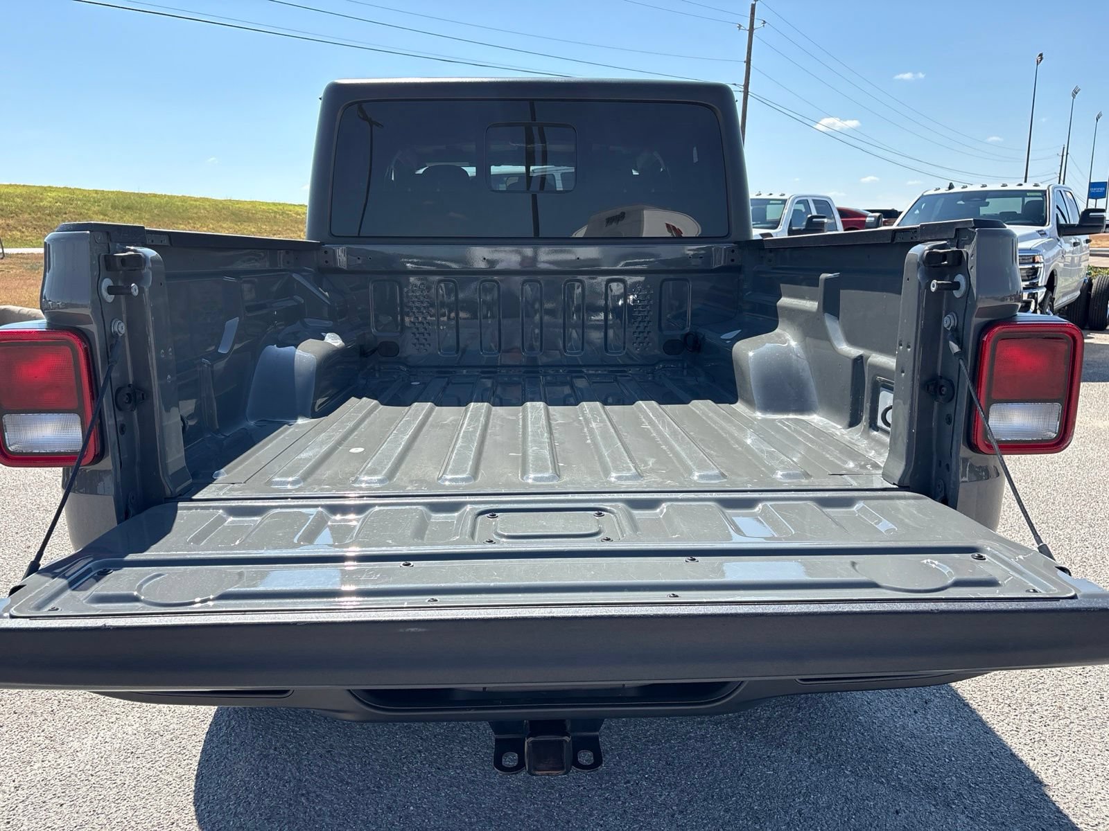 Used 2023 Jeep Gladiator Sport AWD/4WD image 30