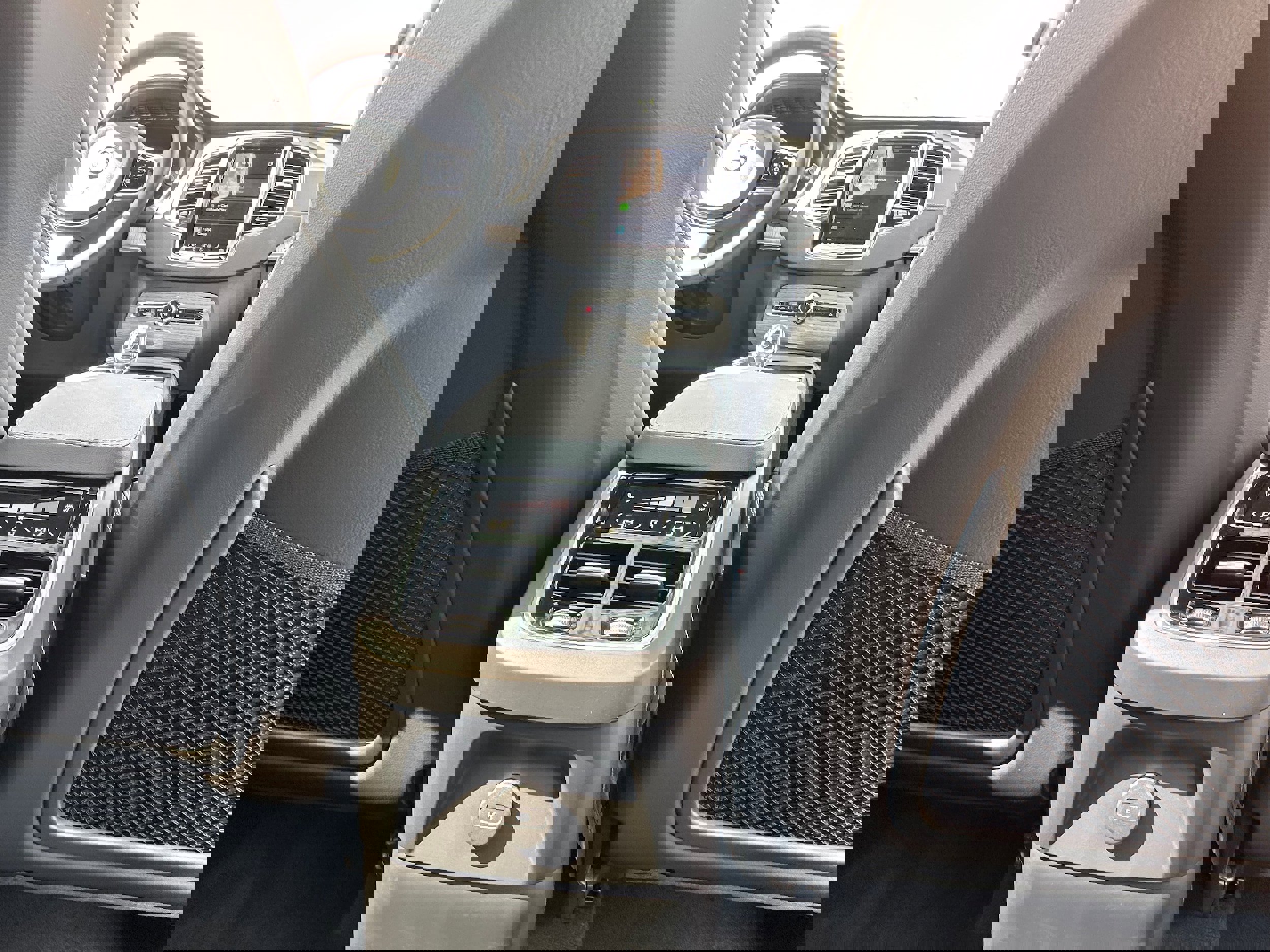 Certified 2024 Volvo XC90 T8 Ultimate image 15