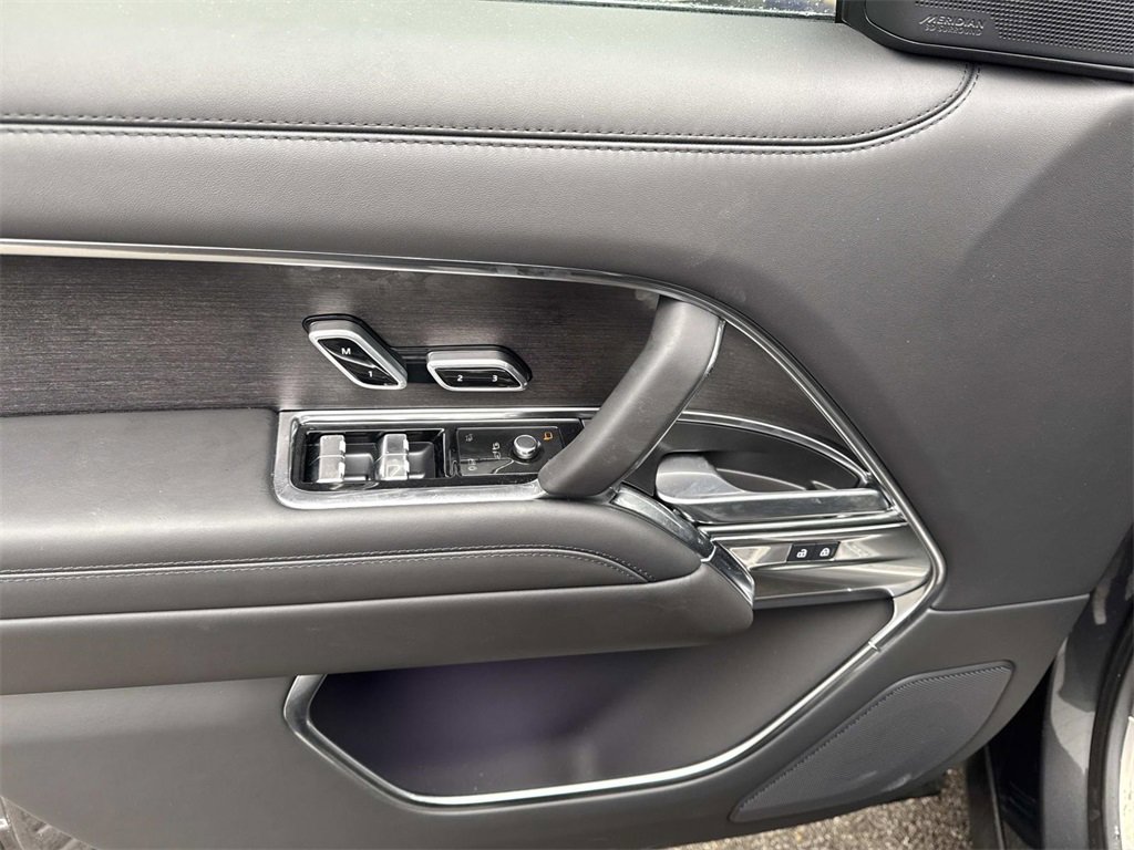 New 2025 Land Rover Range Rover SE image 17