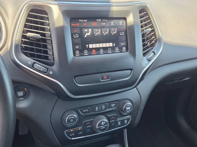 Used 2019 Jeep Cherokee Latitude Plus w/ Comfort/Convenience Group FWD image 19
