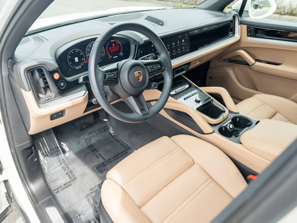 Used 2024 Porsche Cayenne AWD/4WD image 12
