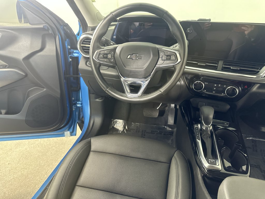 Used 2025 Chevrolet Trax ACTIV FWD image 17