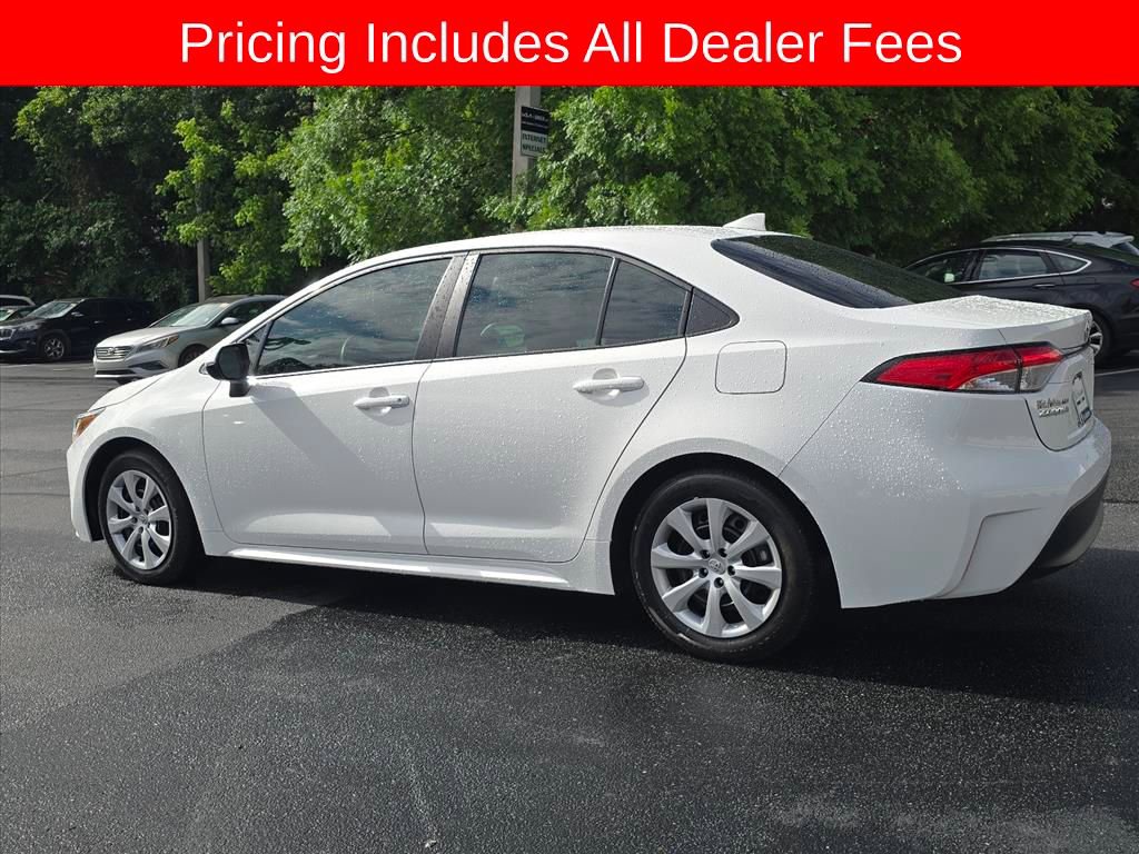 Used 2025 Toyota Corolla LE FWD image 5