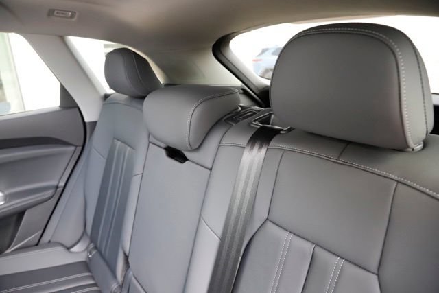 Used 2025 Audi Q5 Premium Plus w/ Premium Plus AWD/4WD image 15