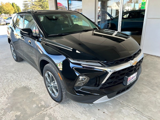 Used 2025 Chevrolet Blazer LT image 4