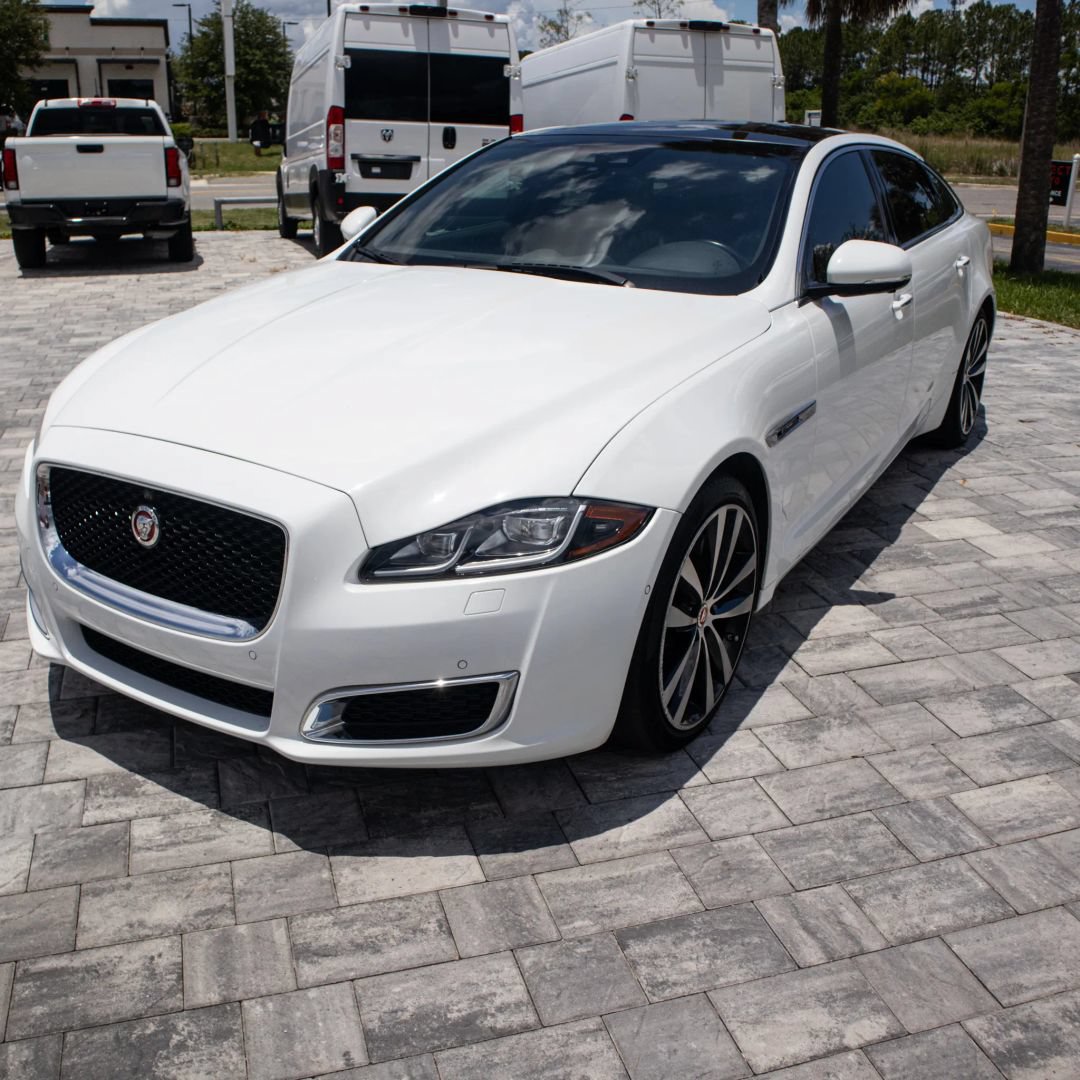 Used 2019 Jaguar XJ L Portfolio RWD image 3
