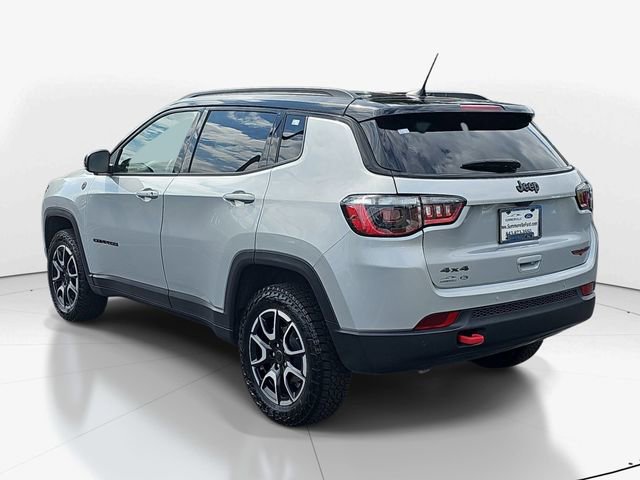 Used 2025 Jeep Compass Trailhawk AWD/4WD image 5