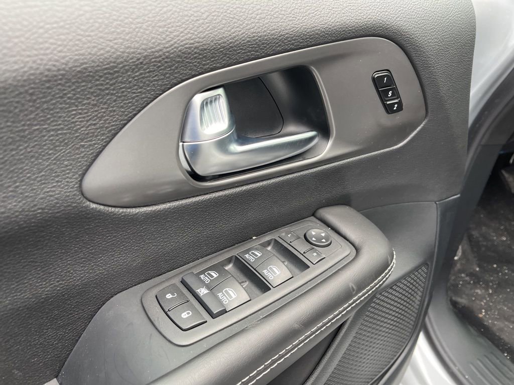 New 2026 Chrysler Pacifica Select image 23