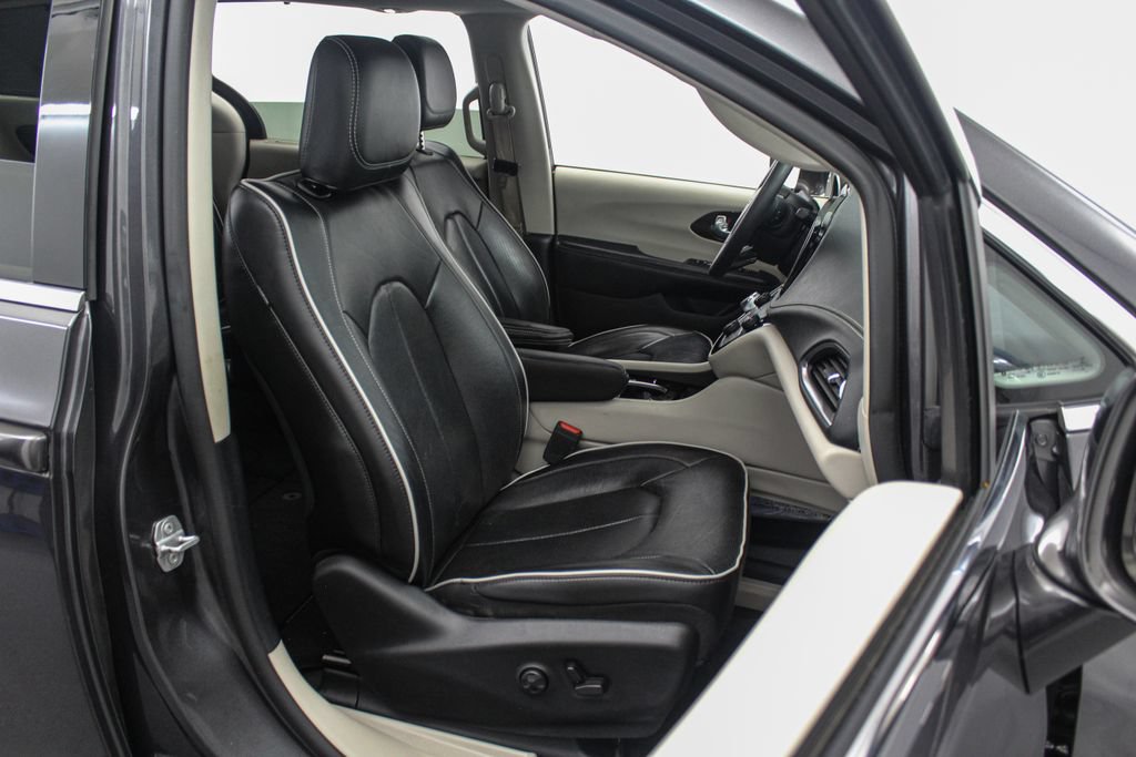 Used 2022 Chrysler Pacifica Limited FWD image 24