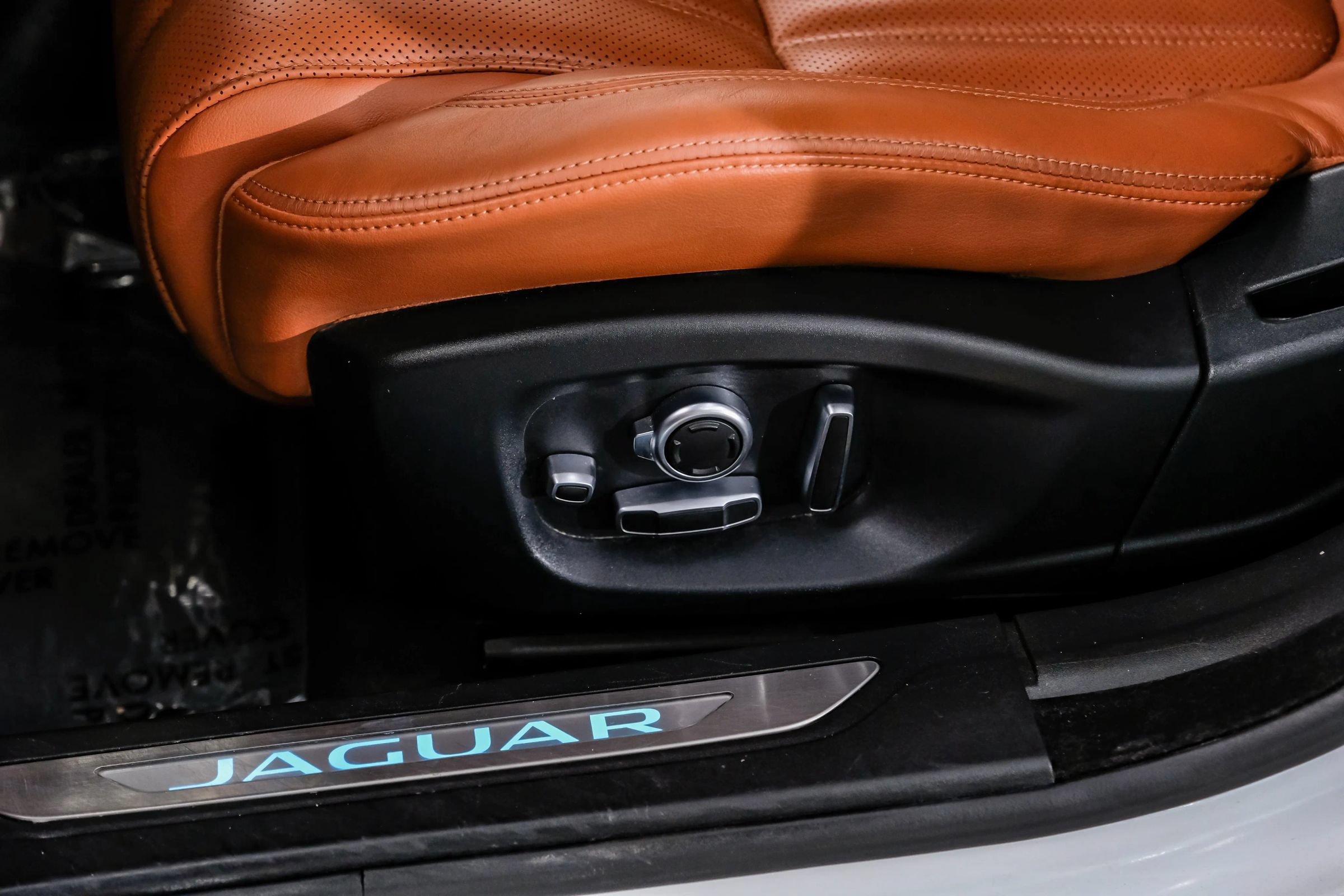 Used 2018 Jaguar XF Portfolio RWD image 42