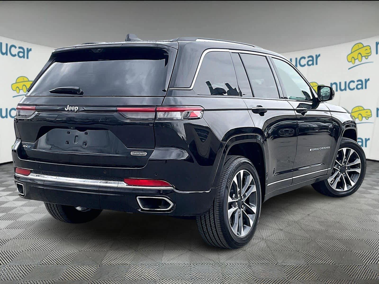 Used 2023 Jeep Grand Cherokee Overland w/ Luxury Tech Group IV AWD/4WD image 6