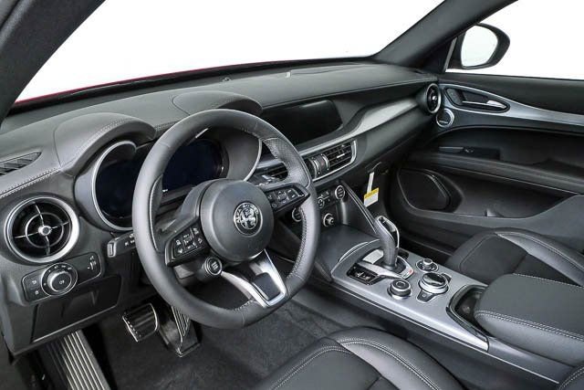 New 2026 Alfa Romeo Stelvio Sprint image 5