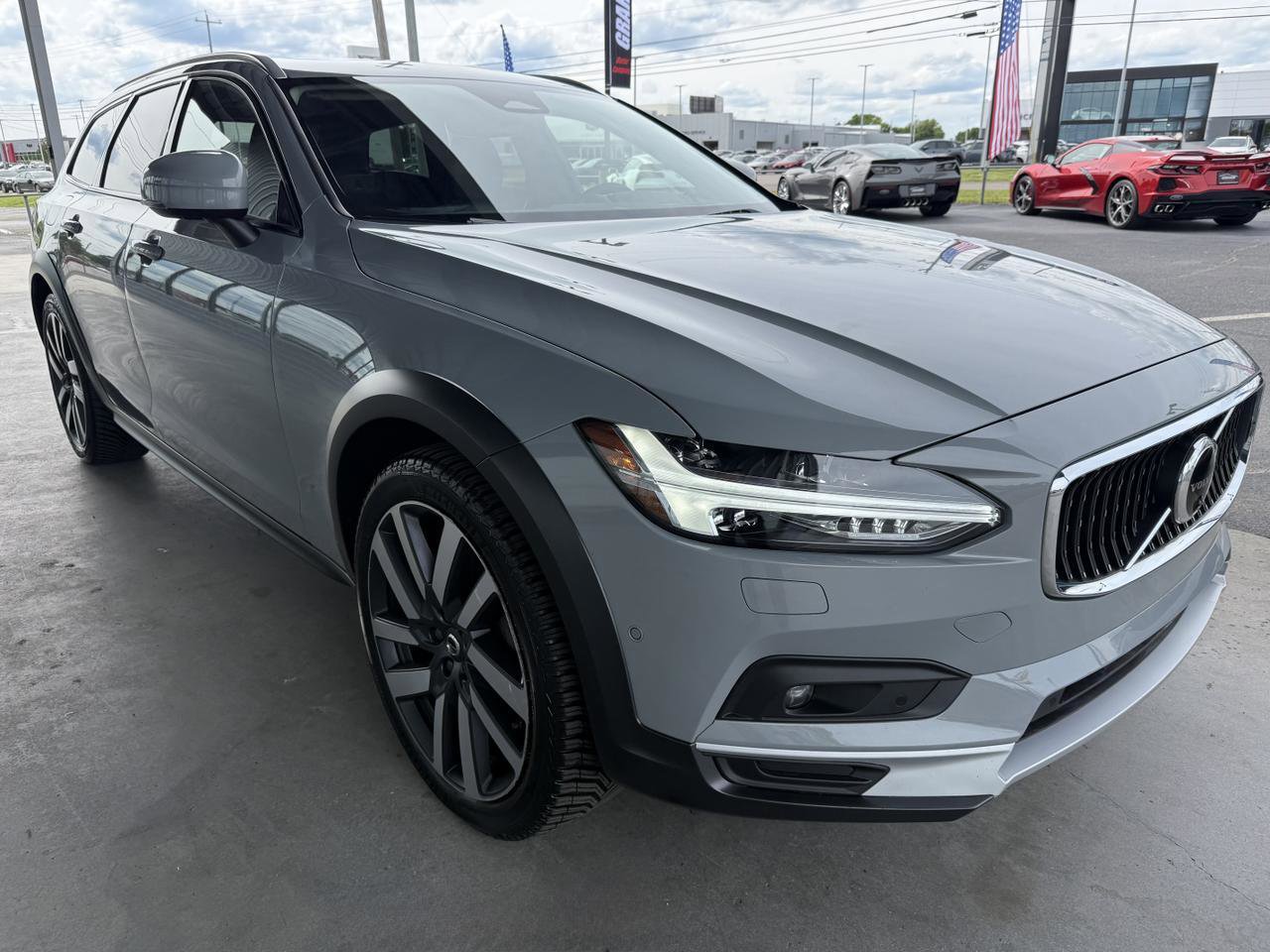 Used 2024 Volvo V90 B6 Cross Country Ultimate AWD/4WD image 3