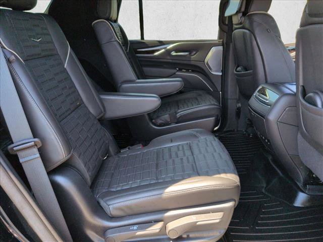 Used 2022 Cadillac Escalade Premium Luxury Platinum w/ Heavy-Duty Trailer Package AWD/4WD image 30