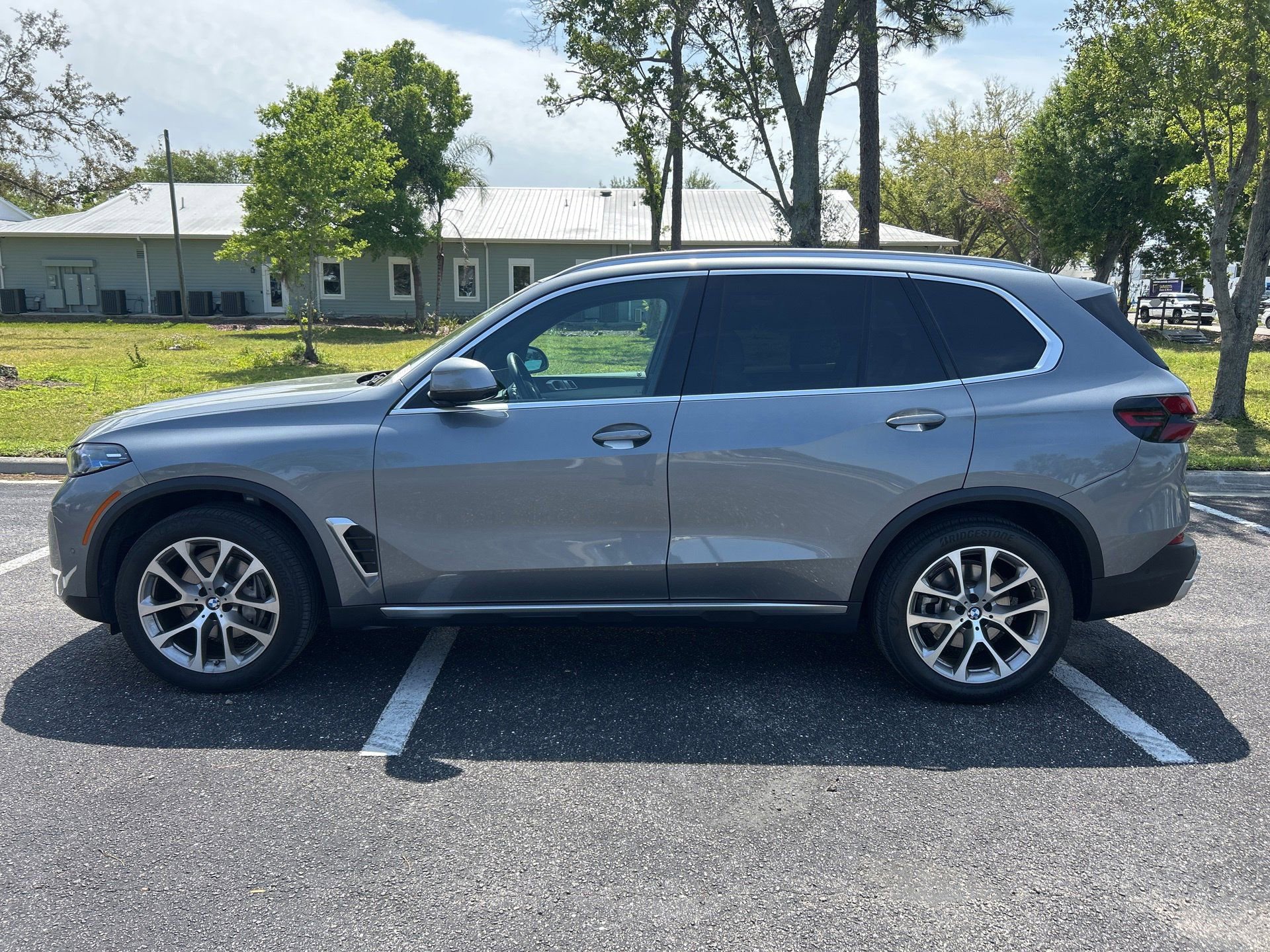 Certified 2024 BMW X5 sDrive40i w/ Premium Package image 3