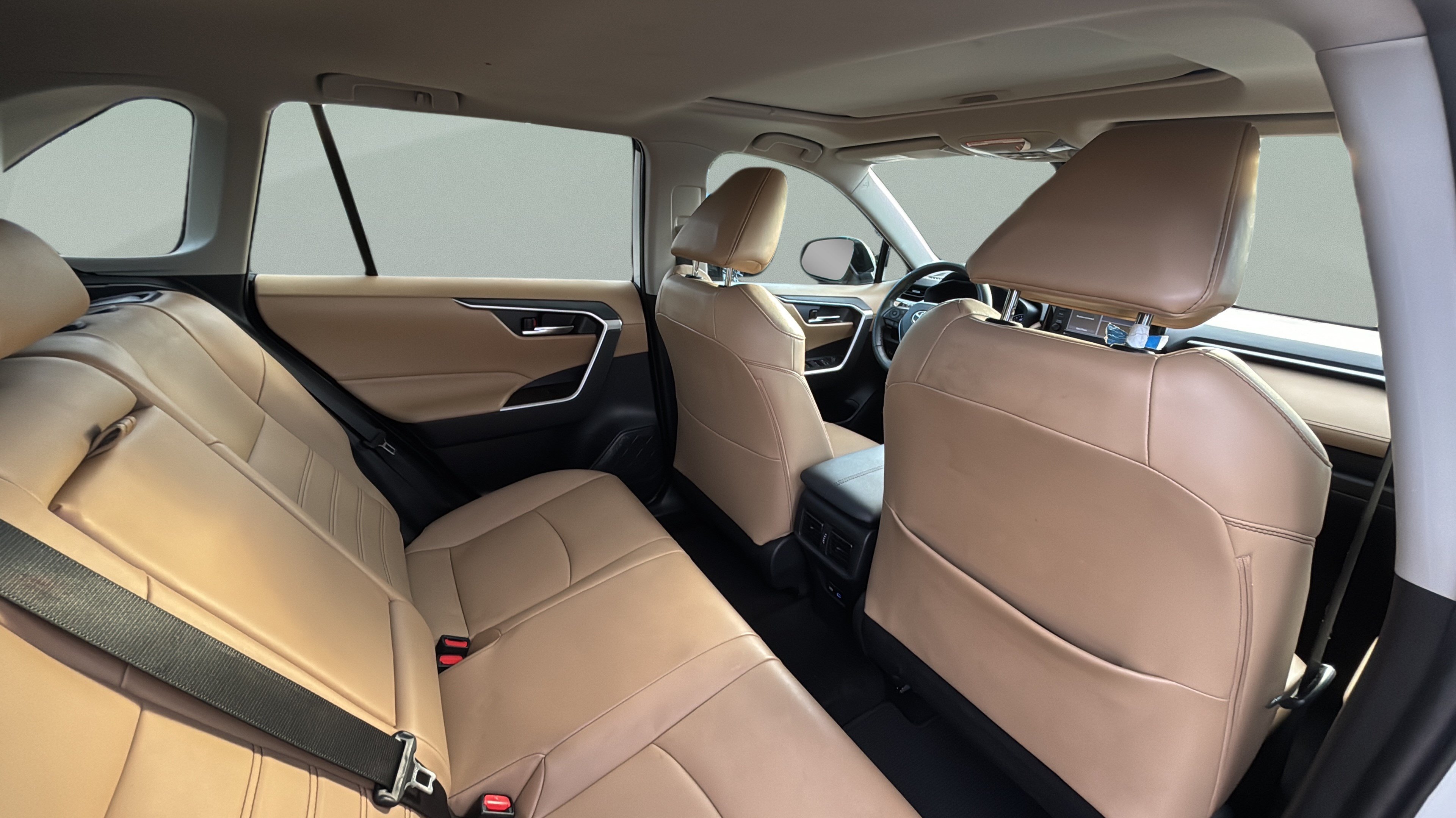Used 2022 Toyota RAV4 XLE Premium FWD image 19