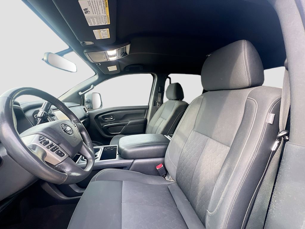 Used 2018 Nissan Titan SV image 23
