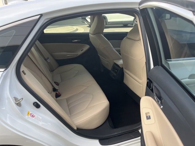 Used 2019 Toyota Avalon Limited image 32