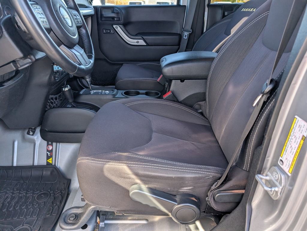 Used 2014 Jeep Wrangler Unlimited Sahara w/ Connectivity Group image 11