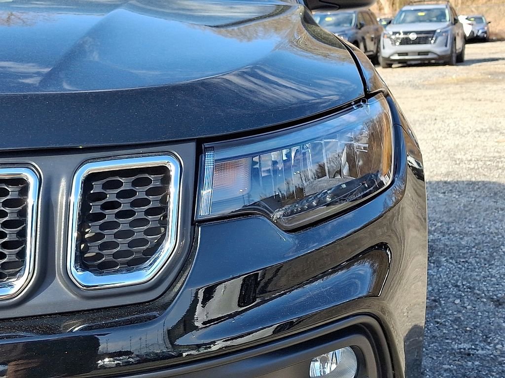 Used 2023 Jeep Compass Latitude image 9