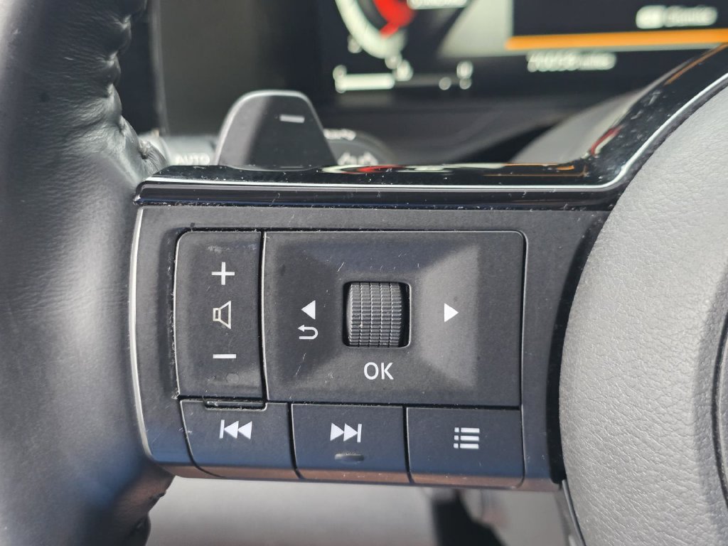 Used 2022 Nissan Pathfinder Platinum w/ Cargo Package FWD image 26