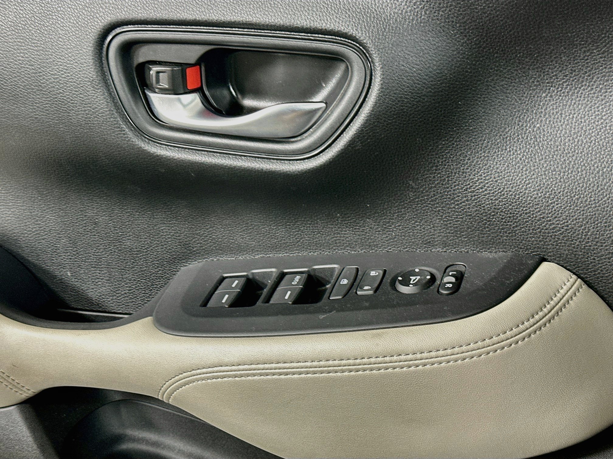 Used 2024 Honda HR-V LX image 15