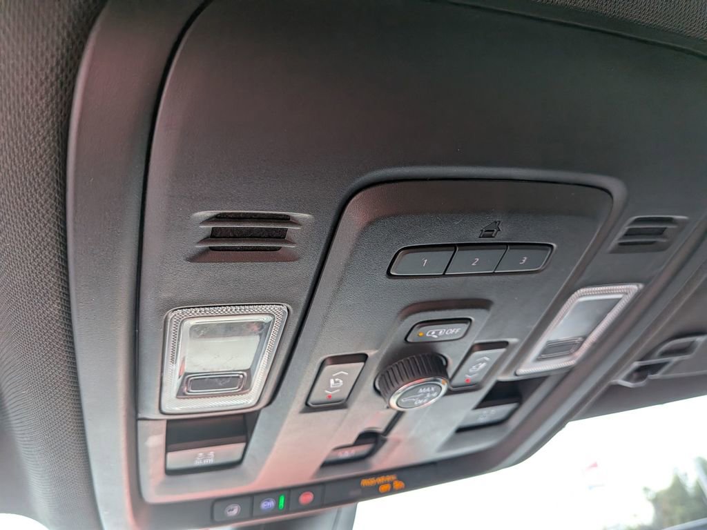 Used 2021 GMC Yukon AT4 w/ AT4 Premium Package image 28