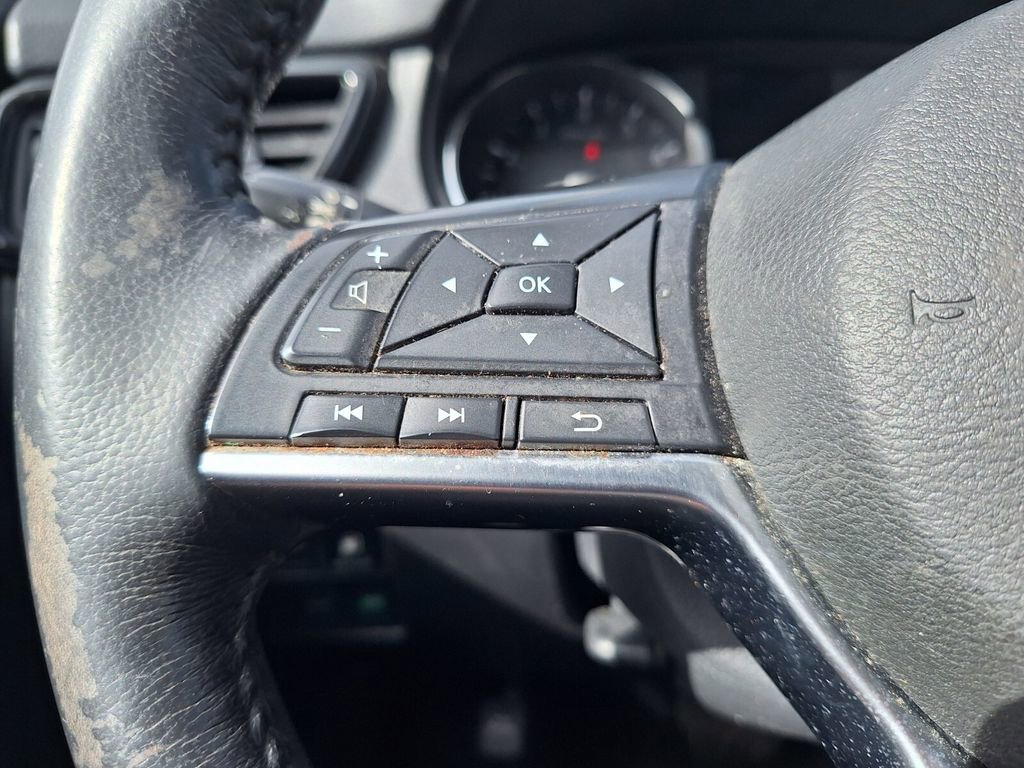 Used 2018 Nissan Rogue SV image 12