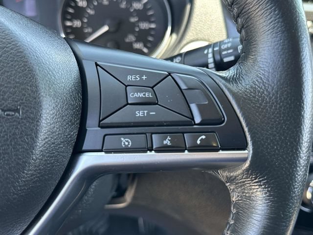 Used 2018 Nissan Rogue SV FWD image 11