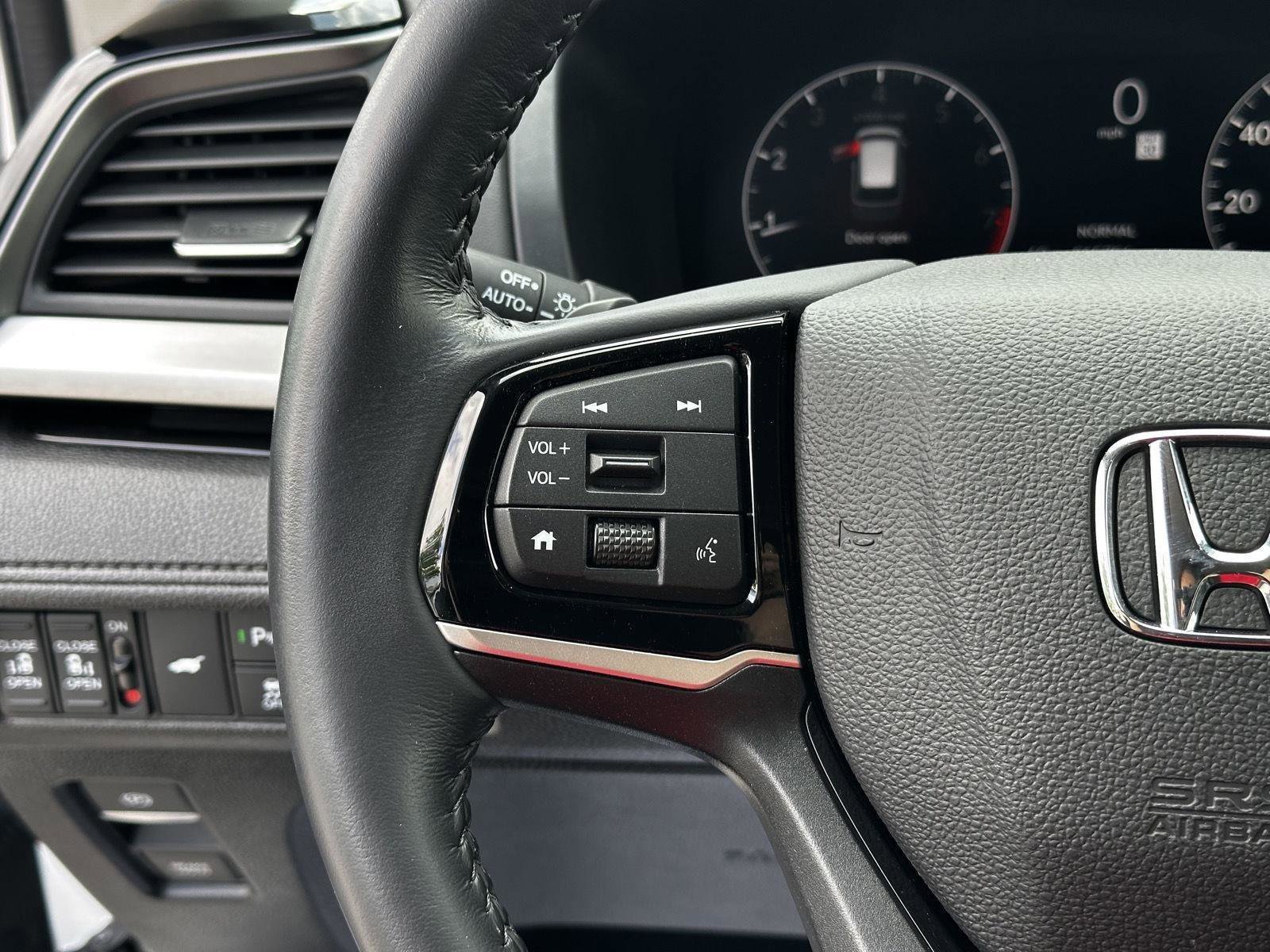 Certified 2025 Honda Odyssey Touring image 12