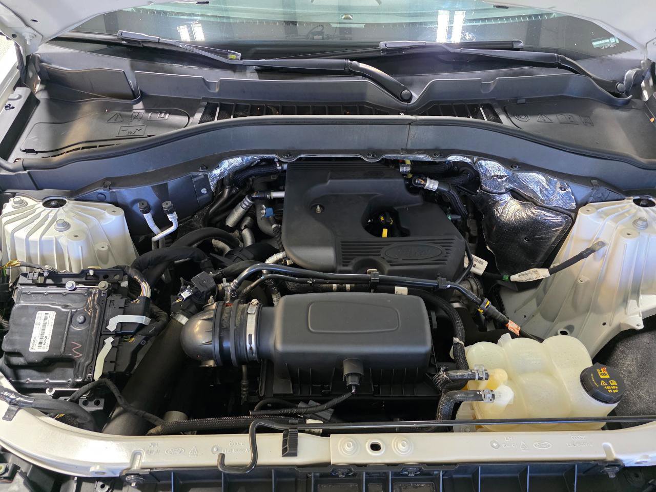Used 2020 Ford Explorer XLT w/ Equipment Group 202A AWD/4WD image 44